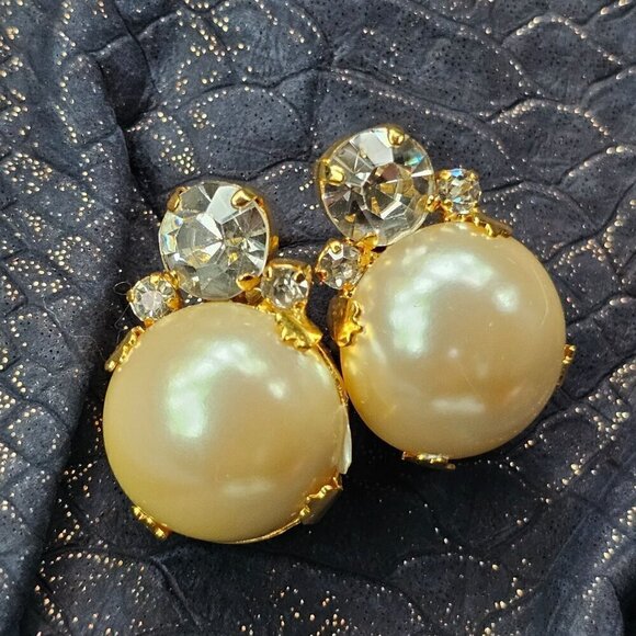 Vintage Les Bernard Gold Tone Large Faux Pearl & Rhinestone Clip-On Earrings - Picture 1 of 7